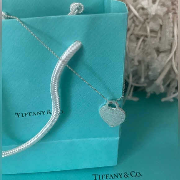 TIFFANY & CO. NOTES 727 FIFTH AVE HEART NECKLACE W/BOX & POUCH⭐️ 925 SS⭐️16” - Picture 7 of 15